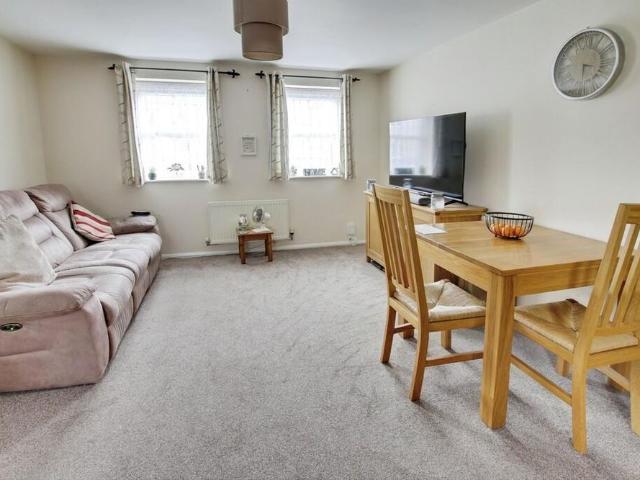 1 bedroom ground floor flat to rent