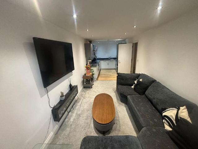 1 bedroom ground floor flat to rent