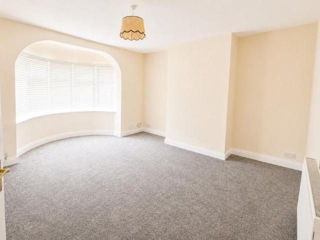 1 bedroom ground floor flat to rent