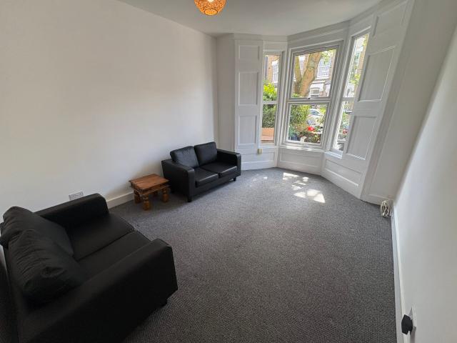 1 Bedroom Ground Floor Garden Flat – Evershot Road, Finsbury Park, London N4