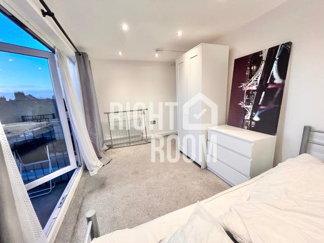 1 bedroom Double room to let Balcony Room 4, Rosebank Road E17 8NH