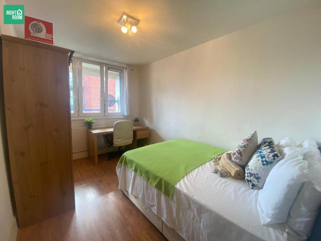 1 bedroom Double room to let Room 3, Ivy Road E16 1NJ
