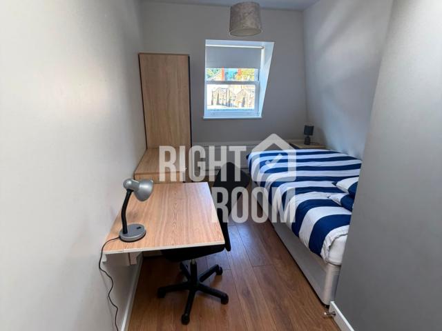1 bedroom Double room to let Room 3 Raleigh House, Falkland Road, NW5 2PP