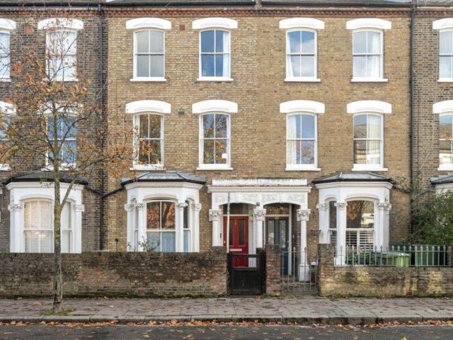 1 bedroom Double room to let Room 1, Gillespie Road, Highbury, London N5
