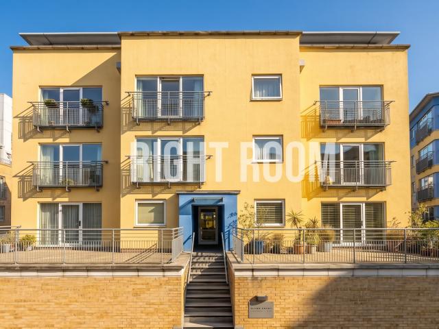 1 bedroom Double room to let Room 2, Flynn Court E14 8JQ