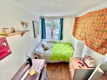 1 bedroom Double room to let Room 2, Goodinge Close, London N7