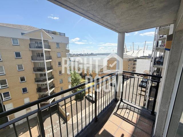 1 bedroom Double room to let Room 2, Studley Court, Isle of Dogs, London E14