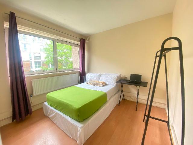 1 bedroom Double room to let Room 4, Gilbertson House, Mellish Street, E14 8PL