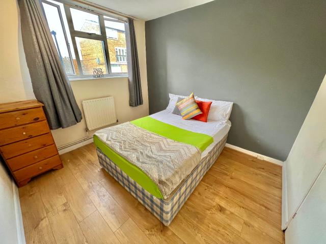 1 bedroom Double room to let Room 4, Llandovery House, Chipka Street E14 3LE