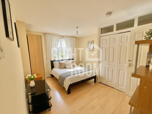 1 bedroom Double room to let Room 5, Garnet Walk, Beckton, London E6