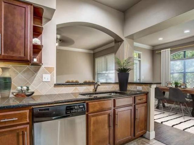 1 bedroom, Dallas TX 75204 105225888