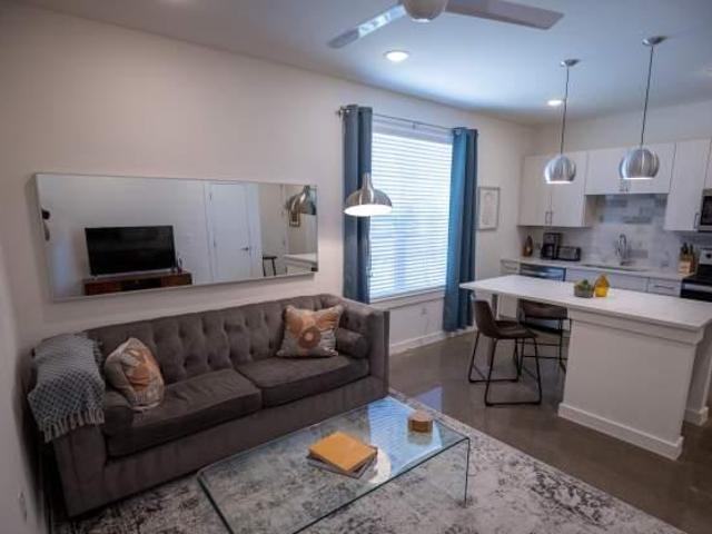 1 bedroom, Dallas TX 75208 105225748
