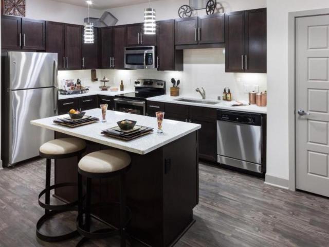 1 bedroom, Dallas TX 75208 105773418