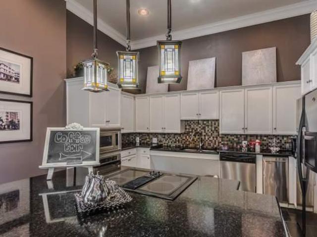 1 bedroom, Dallas TX 75203 105852327