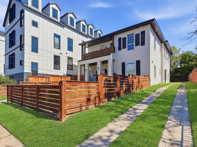1 bedroom, Dallas TX 75203 105989642