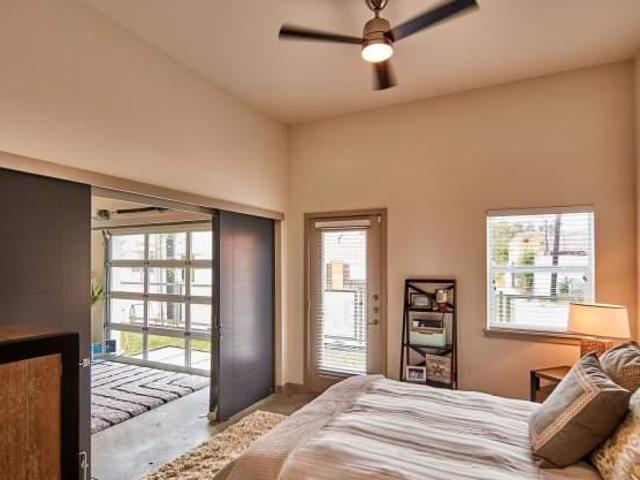 1 bedroom, Dallas TX 75215 105851951