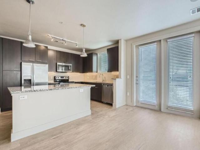 1 bedroom, Dallas TX 75219 105773163