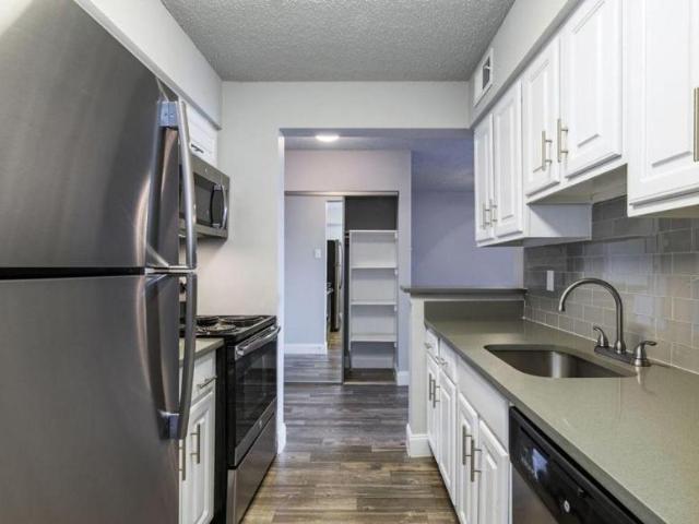 1 bedroom, Dallas TX 75230 105062880