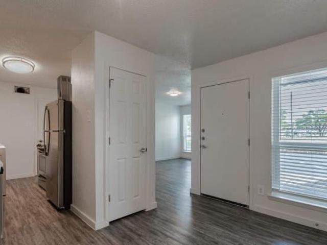 1 bedroom, Dallas TX 75243 105224811
