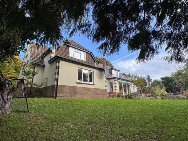 1 bedroom detached bungalow for rent in Furzebrook Road, Furze.