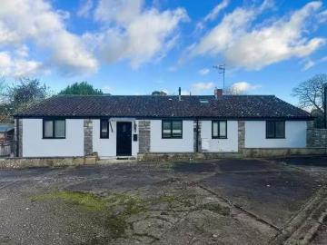1 bedroom detached bungalow for rent in Main Road, Flax Bourto.
