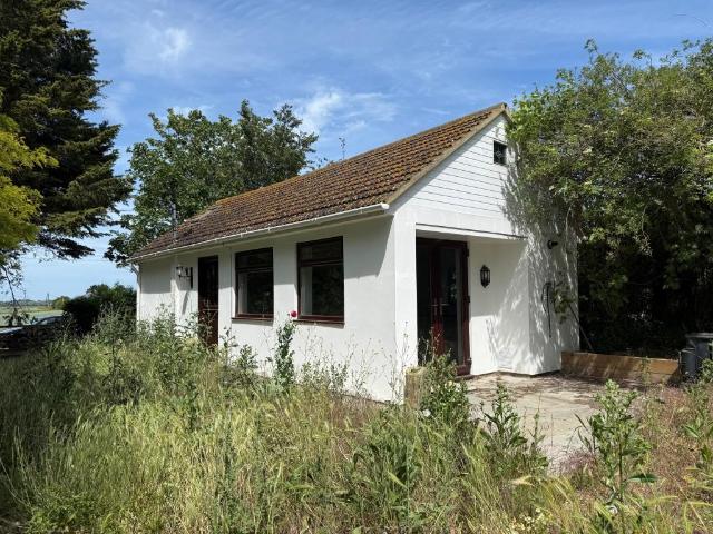 1 bedroom detached bungalow for sale