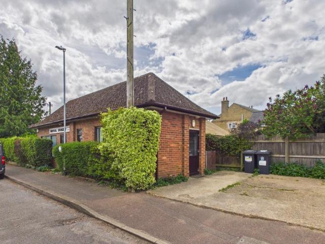 1 bedroom detached bungalow for sale