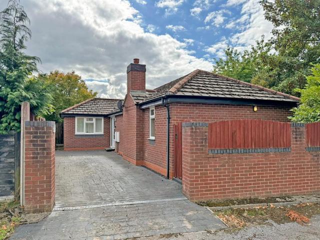 1 bedroom detached bungalow for sale