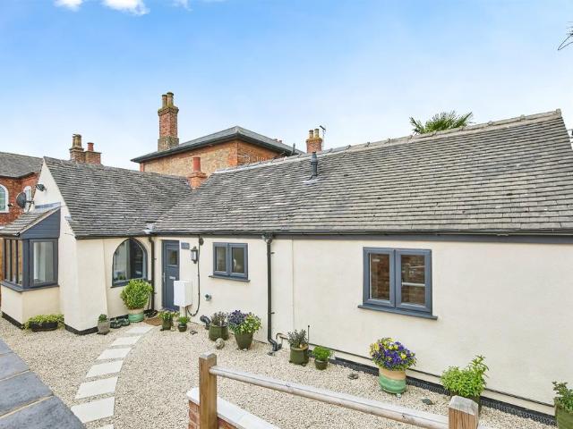 1 bedroom detached bungalow for sale