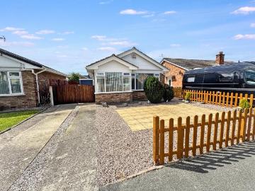1 bedroom detached bungalow for sale