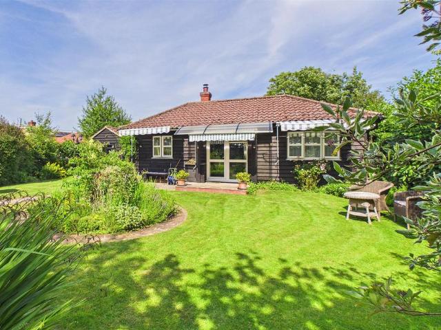 1 bedroom detached bungalow for sale