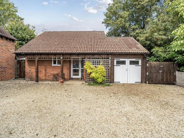 1 bedroom bungalow for sale