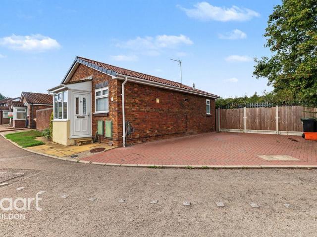 1 bedroom detached bungalow for sale