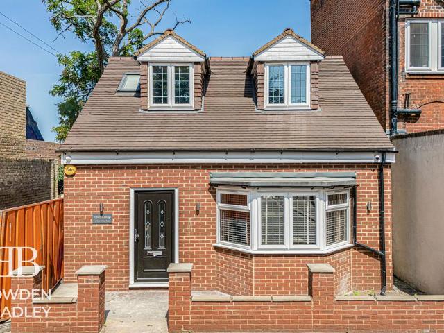 1 bedroom detached bungalow for sale