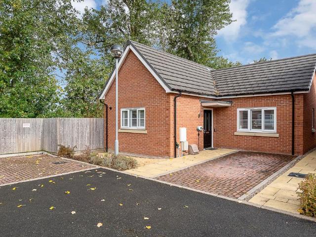 1 bedroom detached bungalow for sale