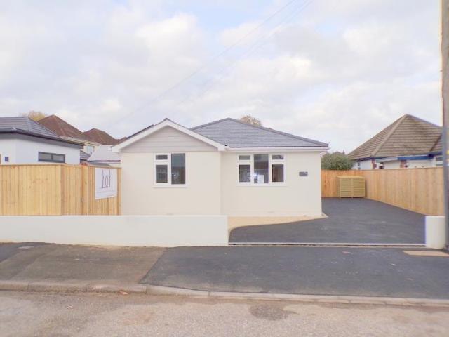 1 bedroom detached bungalow for sale