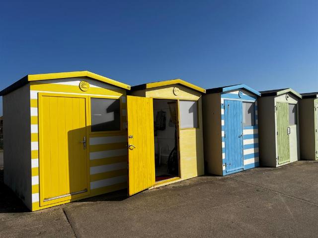1 bedroom detached bungalow for sale