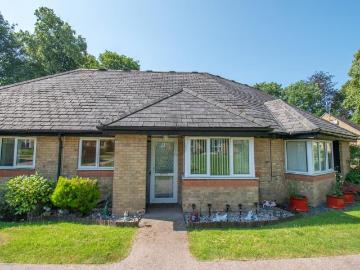 1 bedroom detached bungalow for sale