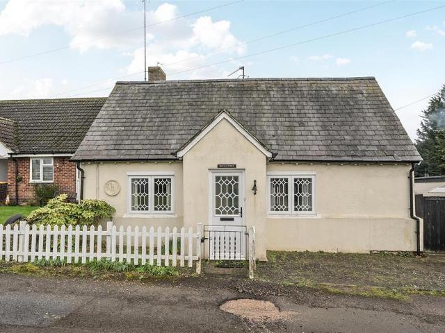 1 bedroom detached bungalow for sale