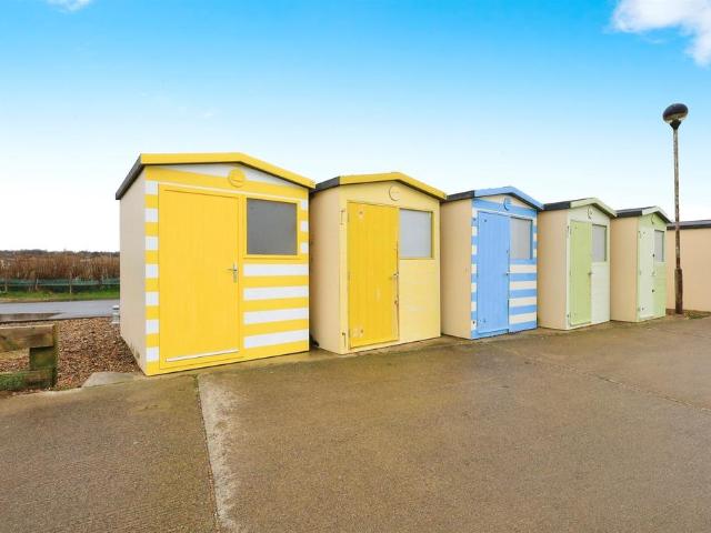 1 bedroom detached bungalow for sale