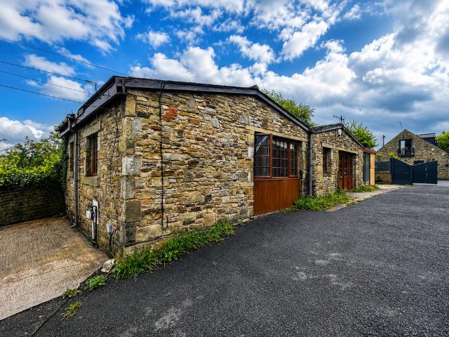 1 bedroom detached bungalow for sale