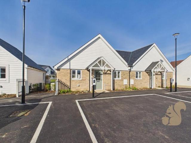 1 bedroom detached bungalow for sale