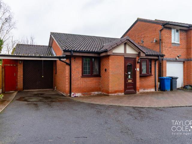 1 bedroom detached bungalow for sale