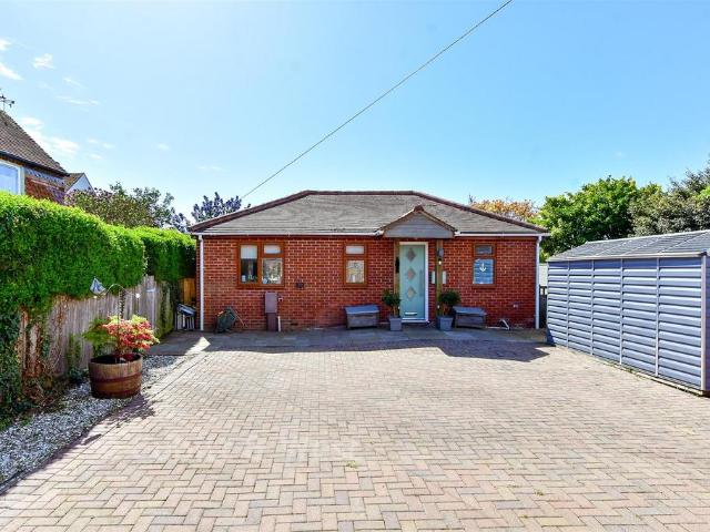 1 bedroom detached bungalow for sale