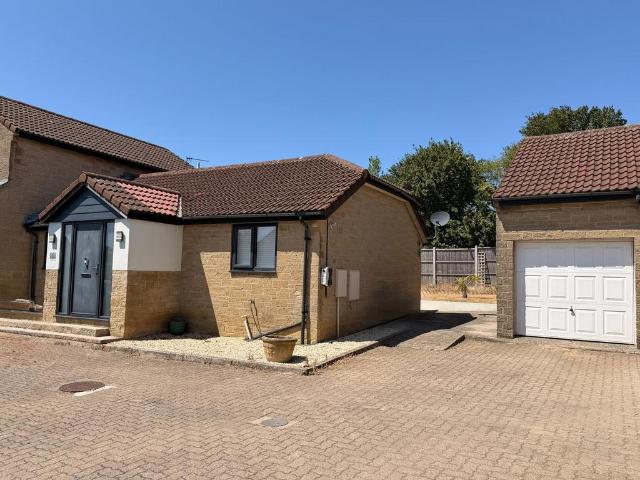 1 bedroom detached bungalow for sale