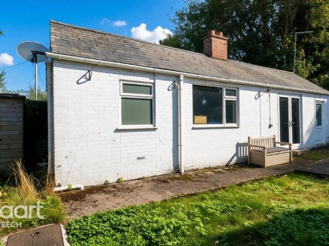 1 bedroom detached bungalow for sale