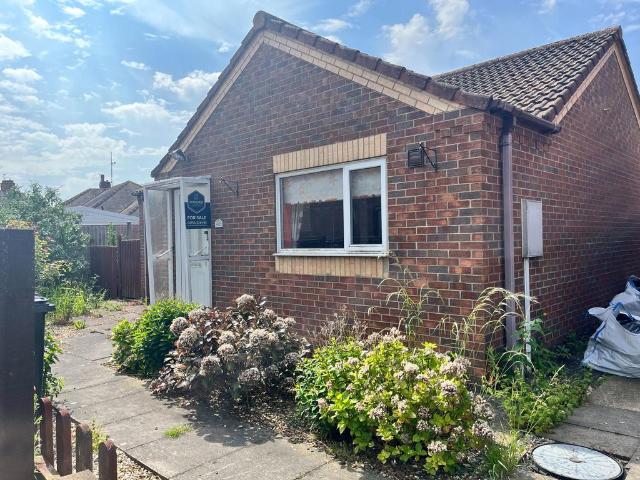 1 bedroom detached bungalow for sale