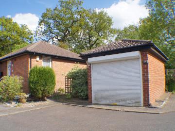 1 bedroom detached bungalow Let in Bradford