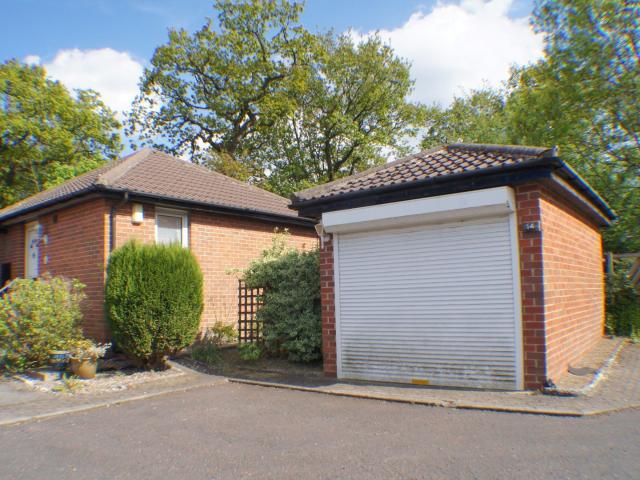1 bedroom detached bungalow To Let in Bradford
