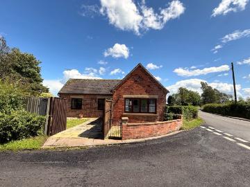1 bedroom detached bungalow to let